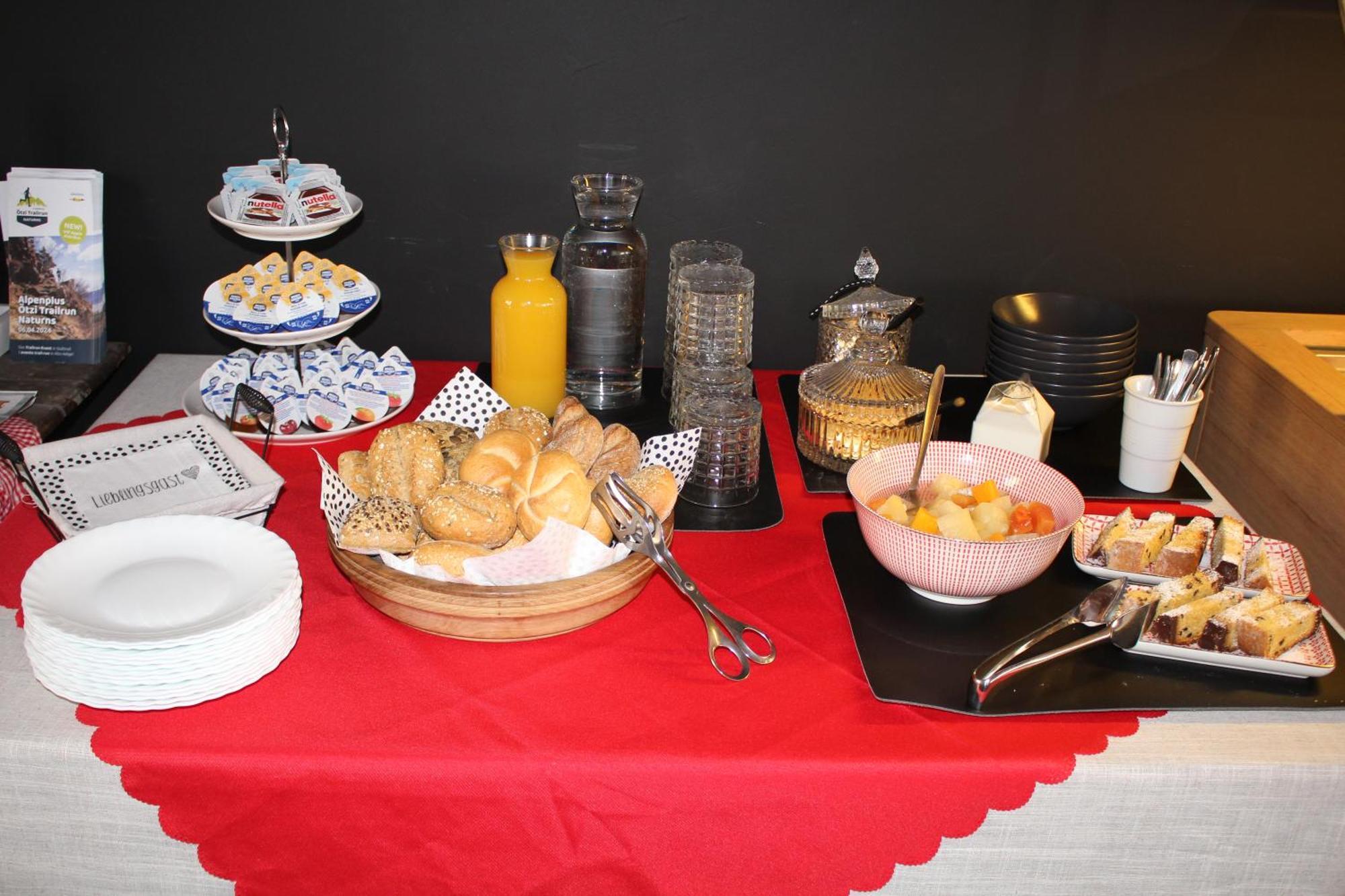 Garni Unterwegguetl Bed & Breakfast Naturns Exterior photo