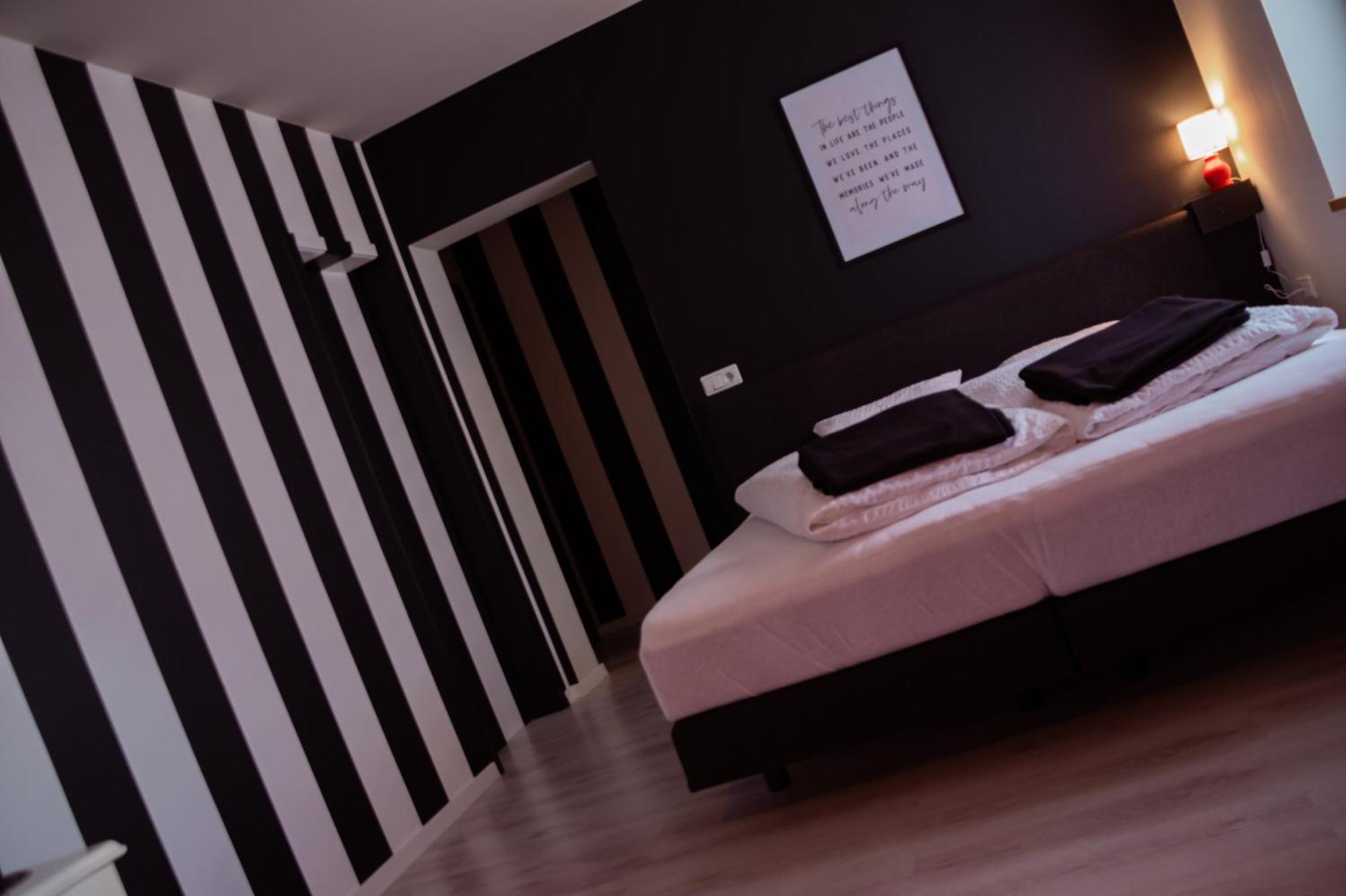 Garni Unterwegguetl Bed & Breakfast Naturns Exterior photo